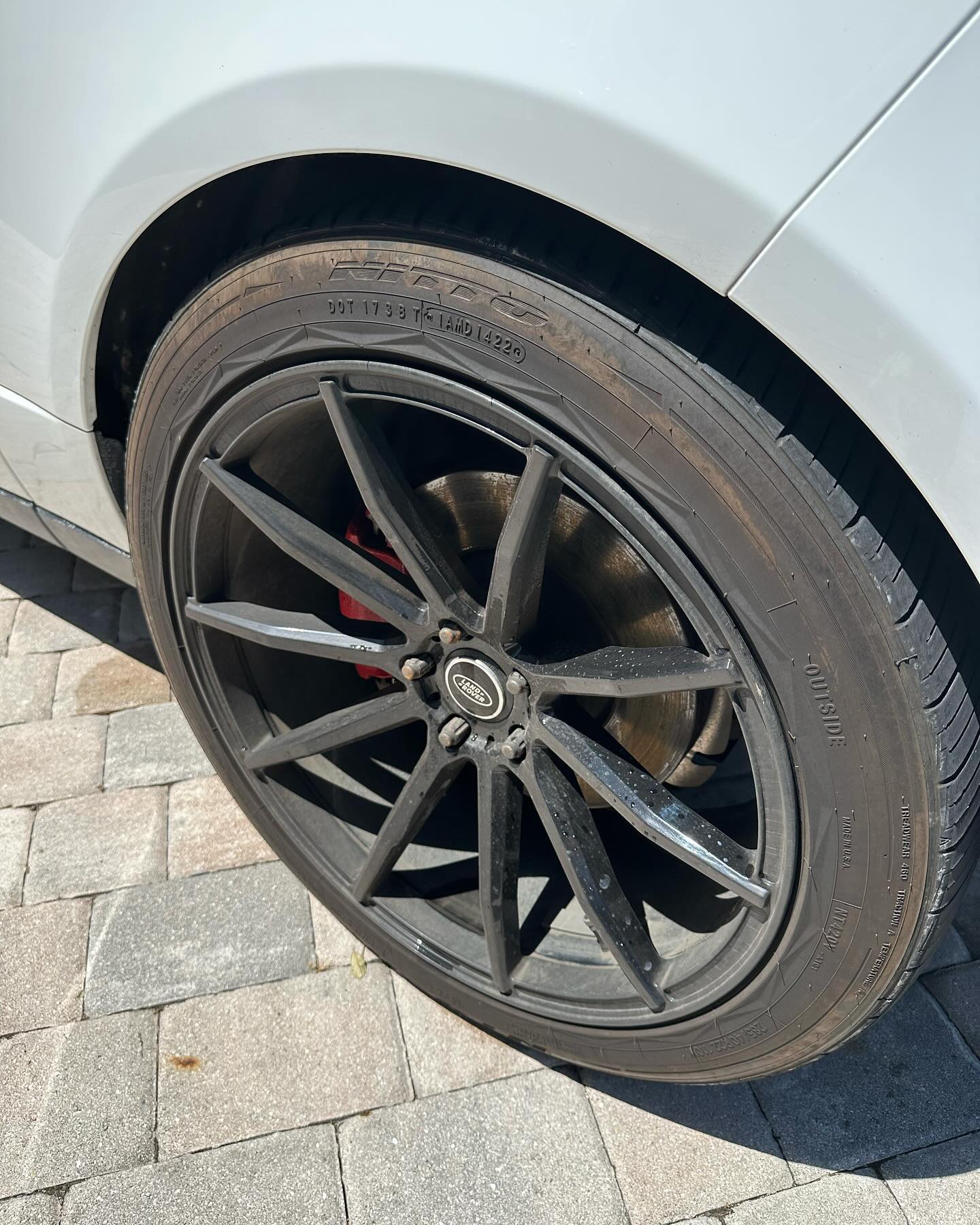 Land Rover Range Rover Wheel and tire after — detailed by Vdetailss